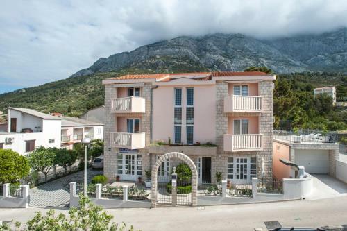 Hostal House Bacak - Apartment & Wellness-studio