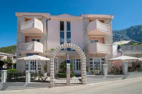 Hostal House Bacak - Apartment & Wellness-studio