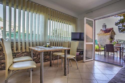 Apartment Ena 1