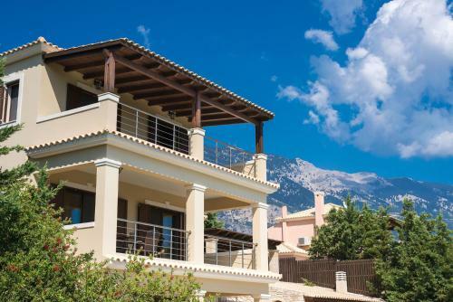 Villa Aspa's Verde Palazzo - Very Close To The Beach