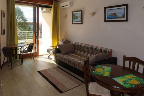Villa Anna Apartments