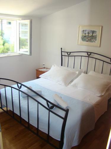 Hostal Apartments Ada