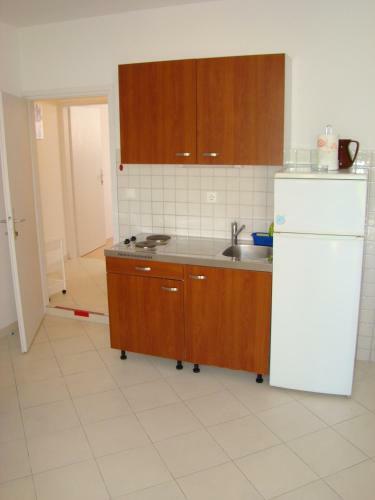 Hostal Apartments Ada