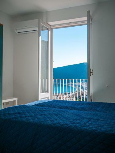 L'eros Blu Di Giulia Albergo