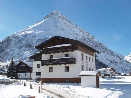 Bed & Breakfast Haus Vereina