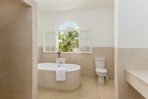 Ultra Luxury Infinity Pool Villa On Platinum Coast Gated Development
