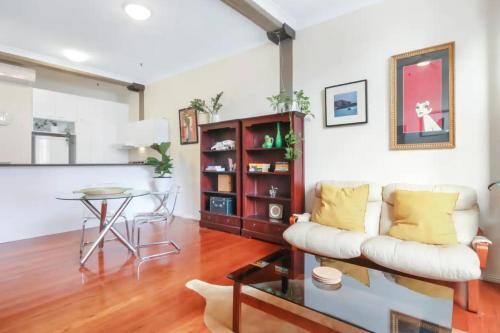 Stylish 1 Bedroom Apartment In Teneriffe