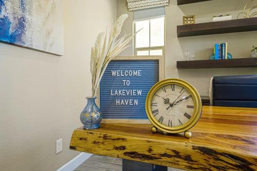 Chandler Lakefront Vacation Home - Sleeps Up To 18