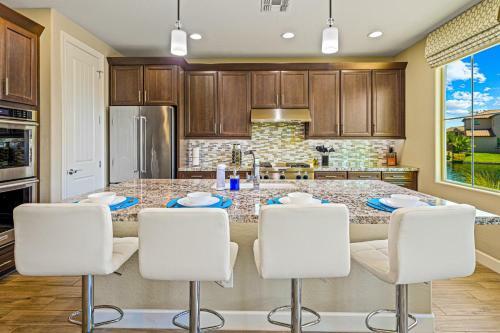 Chandler Lakefront Vacation Home - Sleeps Up To 18