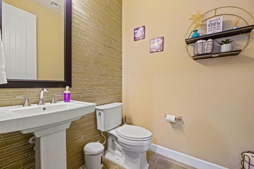 Chandler Lakefront Vacation Home - Sleeps Up To 18