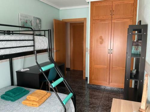 Apartamento Brisa de Poniente, Con Cochera Y A. Acondicionado