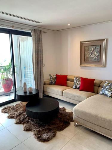 Executive 3 Bedroom Apartment Space Available