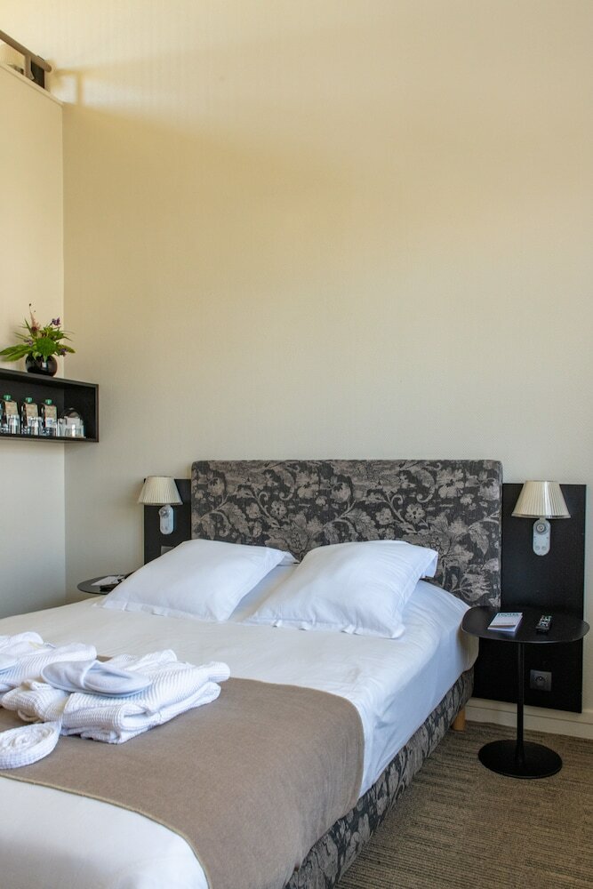 Saint Nicolas Hotel(.)