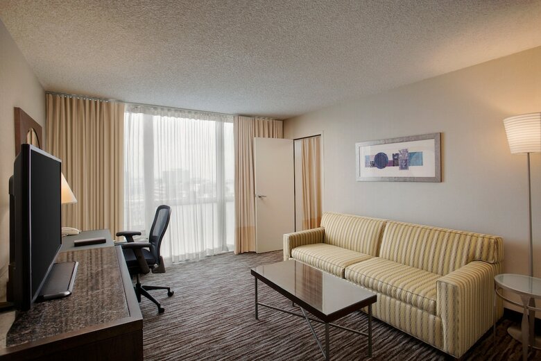 Hotel Crowne Plaza International Airport