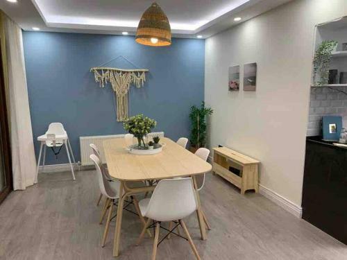 Villa Peaceful Sea Front. 3 Bedrooms House W/ Basement.