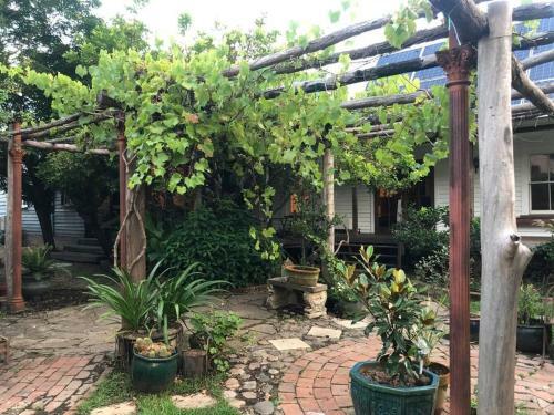 Ironbark Retreat - Cottage & Chapel On River Farm