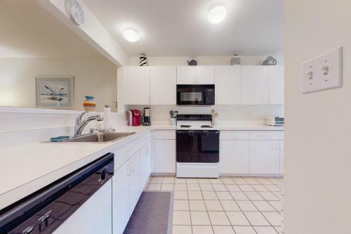 Sea Colony --- 54026 Sundial Pl