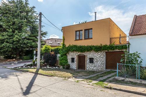 Pr�zdninov� D?m Pod Vinic�