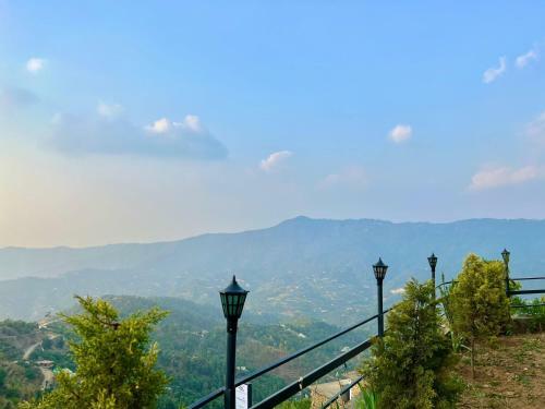 Hotel Himalayas By The Lake Hill