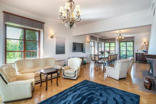 Villa Lakeland Residence