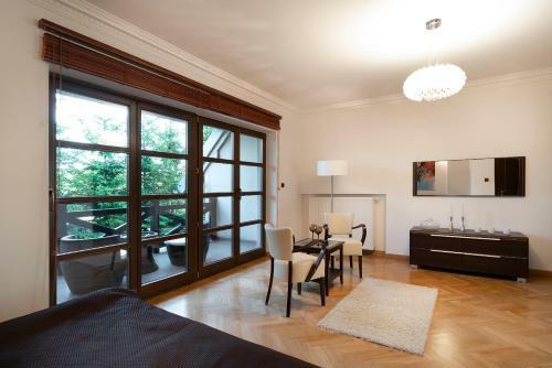 Villa Lakeland Residence