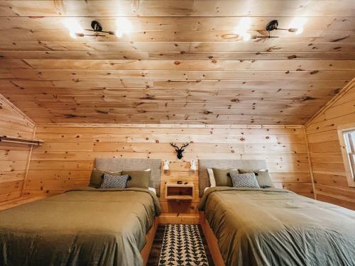 Adorable Studio Style Cabin Located Minutes From Lake Hartwell