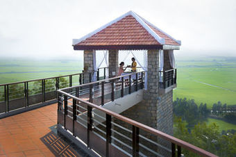 Victoria Nui Sam Lodge