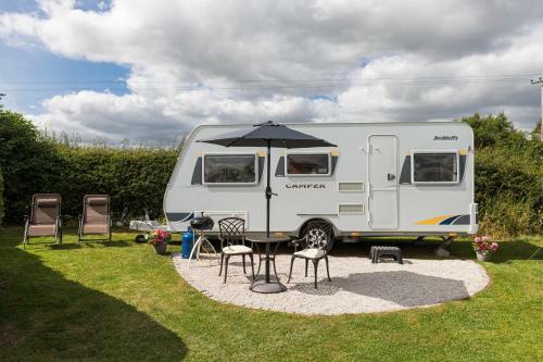 Cosy Caravan On Luxury Campsite