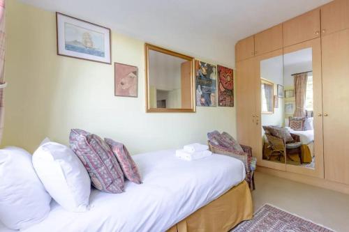 Stylish 2 Bedroom Apartment In Peaceful Richmond