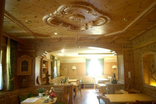 Hostal Gasthof Pension Rega