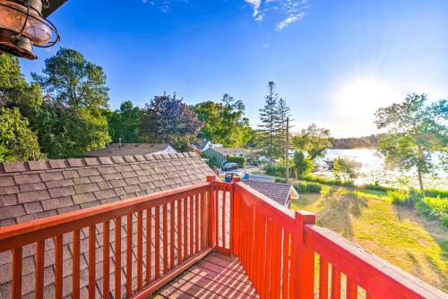 Waterfront Mound Retreat With Boat Dock Access!