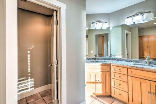 Waterfront Mound Retreat With Boat Dock Access!