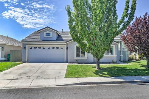 Family Reno Home With Spacious Yard And Fire Pit