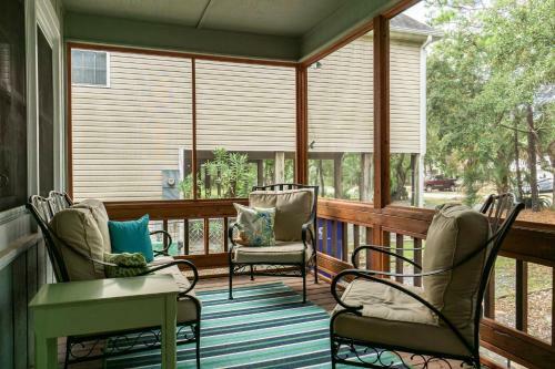Beach Happy By Oak Island Accommodations