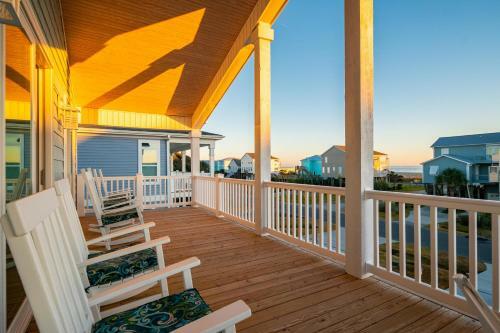 Long Call By Oak Island Accommodations
