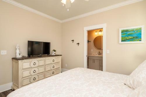 Long Call By Oak Island Accommodations