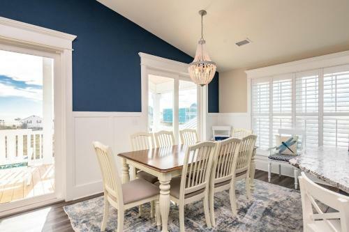 Long Call By Oak Island Accommodations