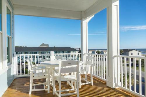 Starboard Side By Oak Island Accommodations