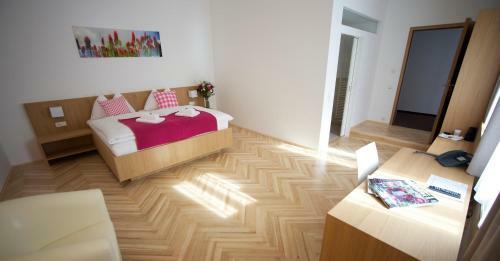 Hostal G�stehaus St. Anna