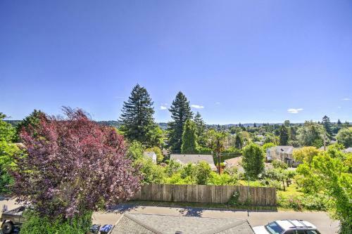 Scenic Bremerton Getaway With Spacious Deck!