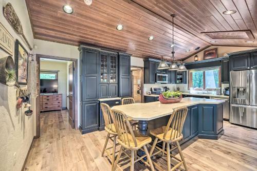 Unique 3-building Home With Gorgeous Lake Views