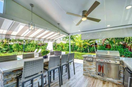 Beautiful House + Heated Pool/17 Guest,b�squetball