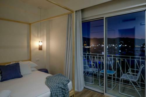 Hostal La Sirena Rooms