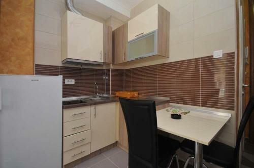 "lux Apartmani M-mili?"