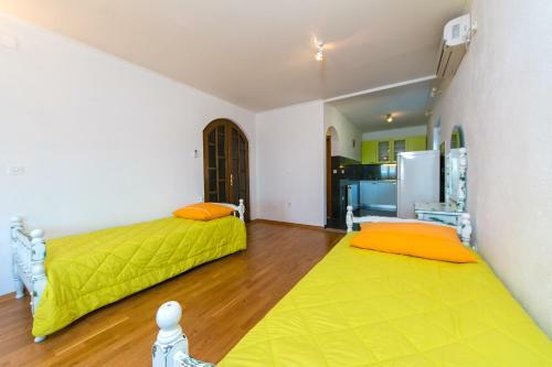 Adria Brela Apartments