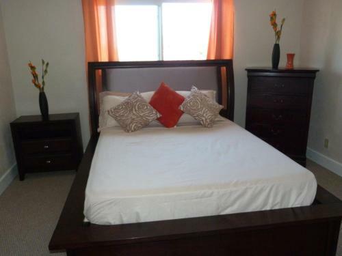 Two-bedroom Townhouse Near Coral Harbour Beach