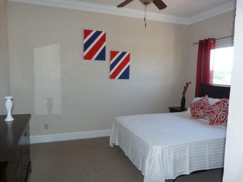 Two-bedroom Townhouse Near Coral Harbour Beach