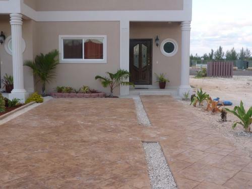 Two-bedroom Townhouse Near Coral Harbour Beach