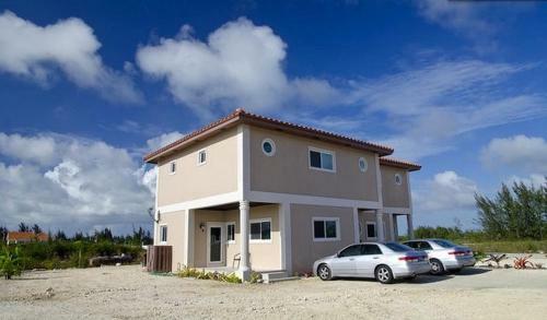 Two-bedroom Townhouse Near Coral Harbour Beach