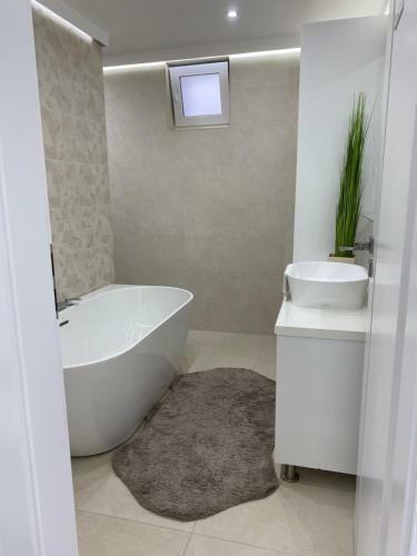 Amira Apartman